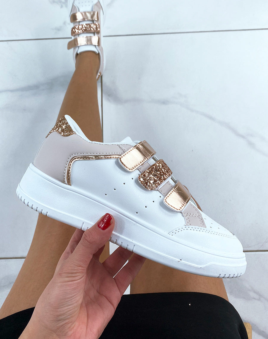 Basket blanches et roses à scratch