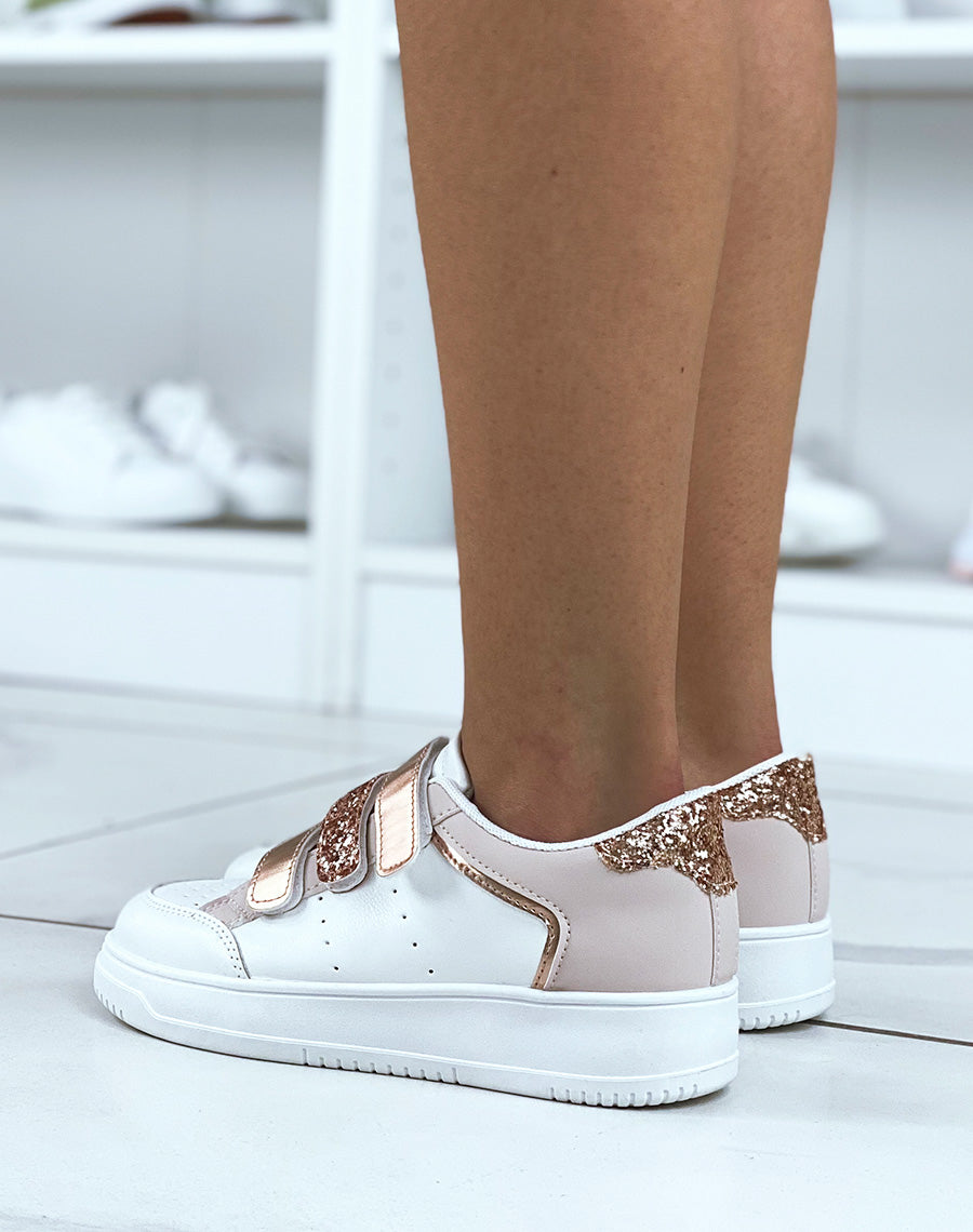 Basket blanches et roses à scratch