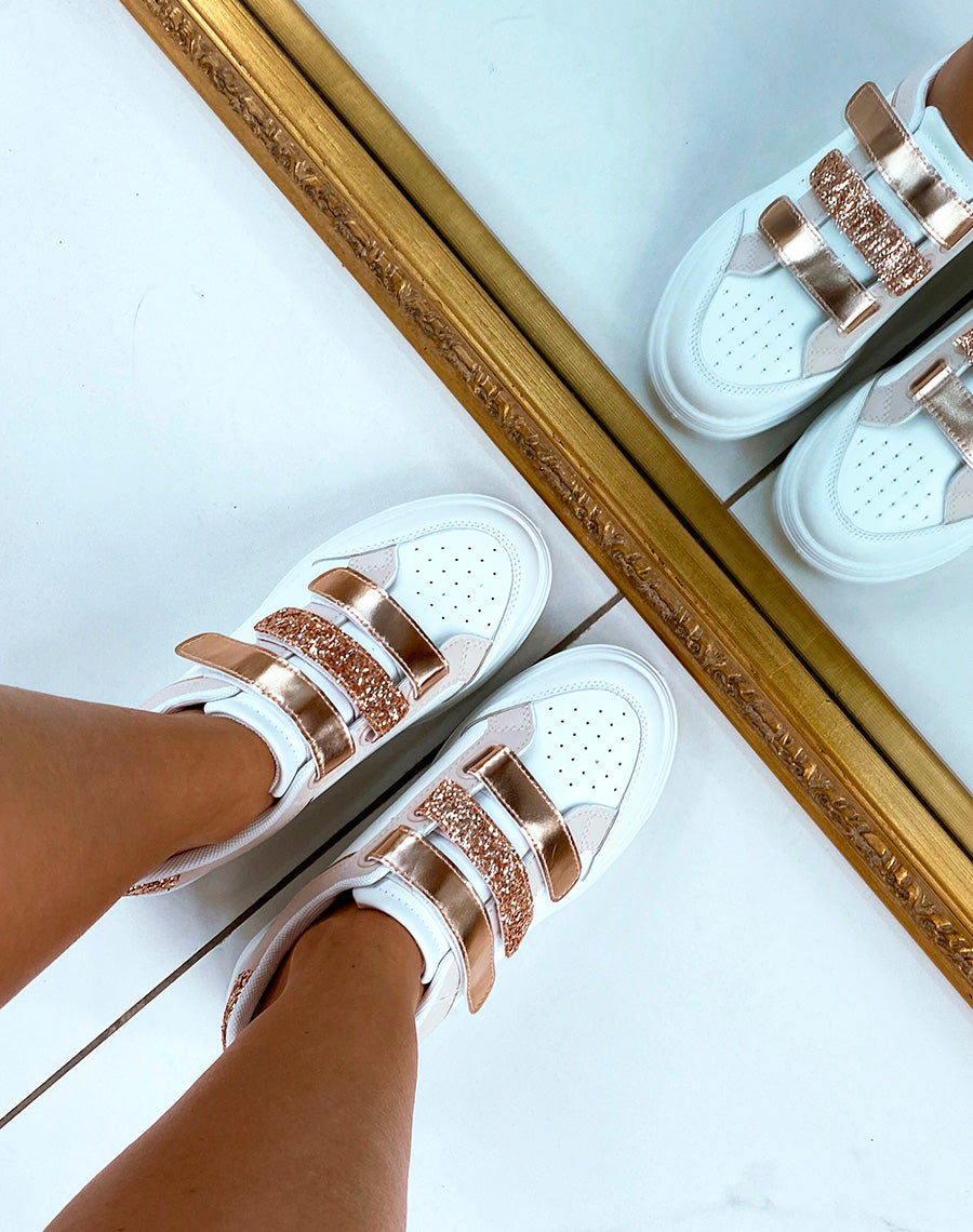 Basket blanches et roses à scratch