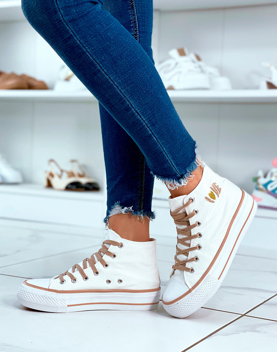 Basket en toile beige claire et à inscription Love avec détail cœur