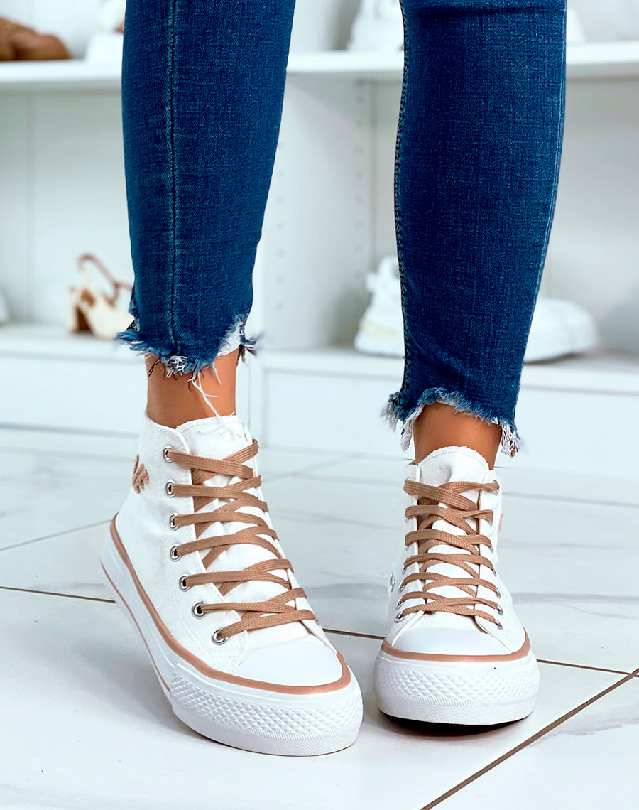 Basket en toile beige claire et à inscription Love avec détail cœur