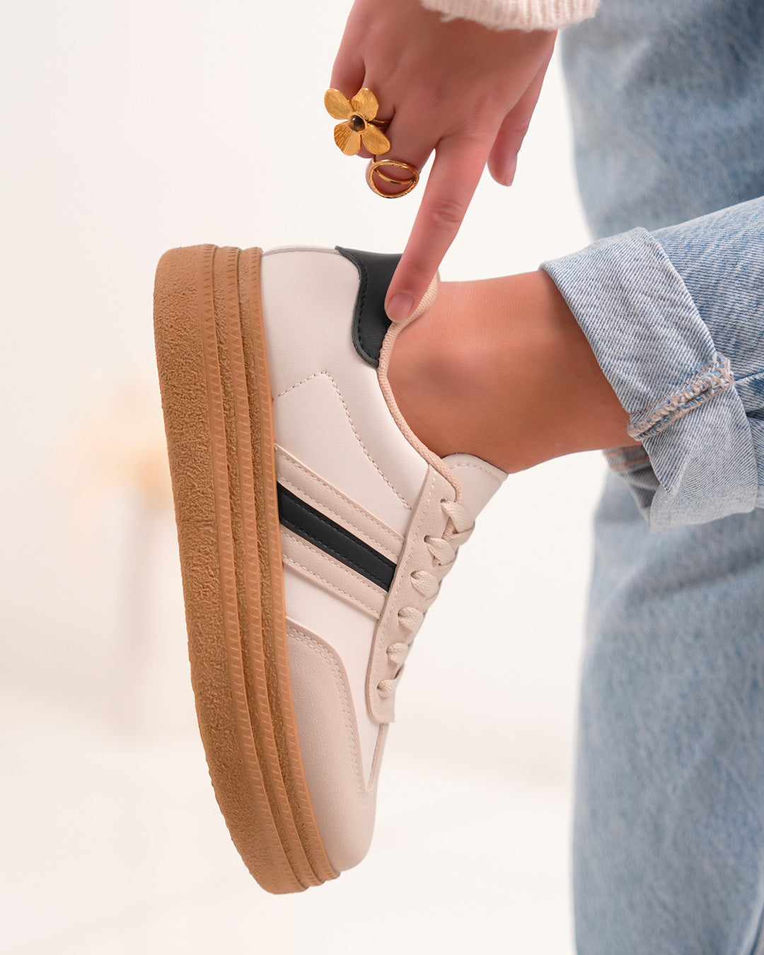 Basket femme beige avec empiècements suédés et plateforme marron tendance