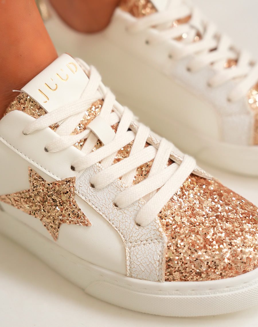 Basket femme blanche et dorée avec paillettes et étoile scintillante