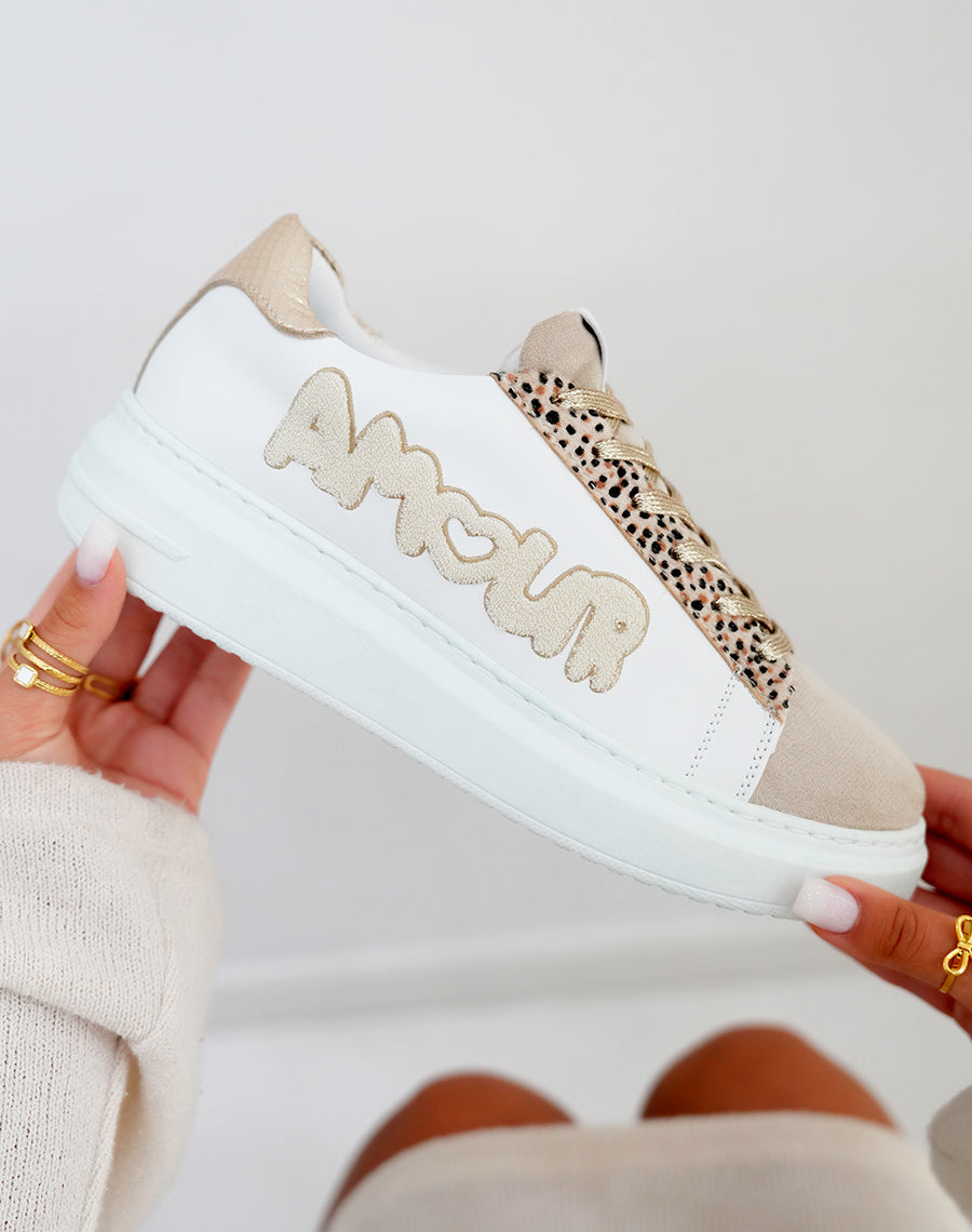 Basket femme blanche tendance avec inscription Amour et détails dorés