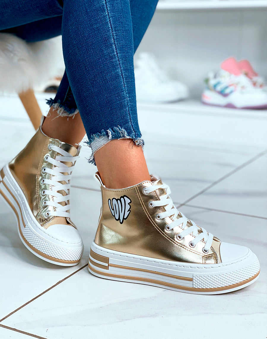 Basket femme dorée et à inscription Love