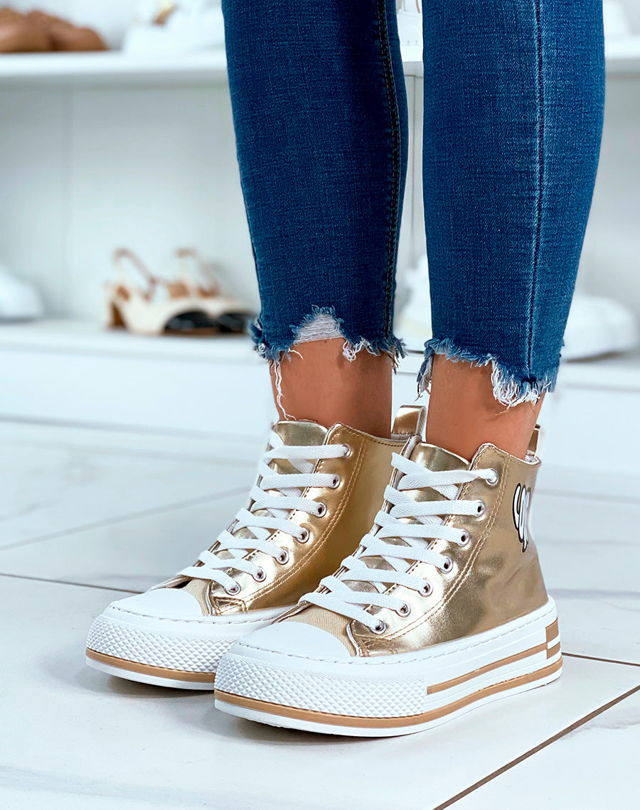 Basket femme dorée et à inscription Love