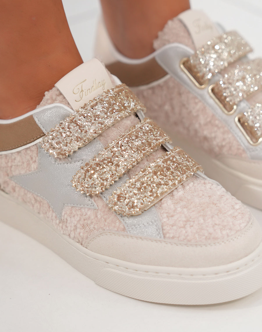 Basket femme effet moumoute beige avec scratchs dorés pailletés