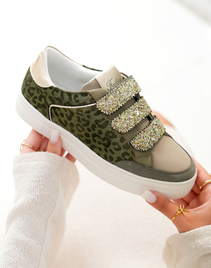 Basket femme verte léopard avec scratchs pailletés et détails dorés