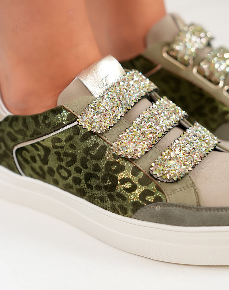Basket femme verte léopard avec scratchs pailletés et détails dorés