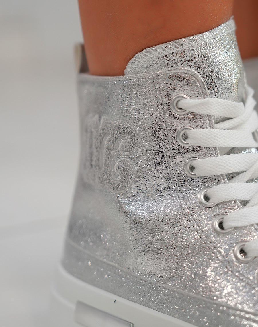 Basket montante femme argentée brillante avec logo en tissu