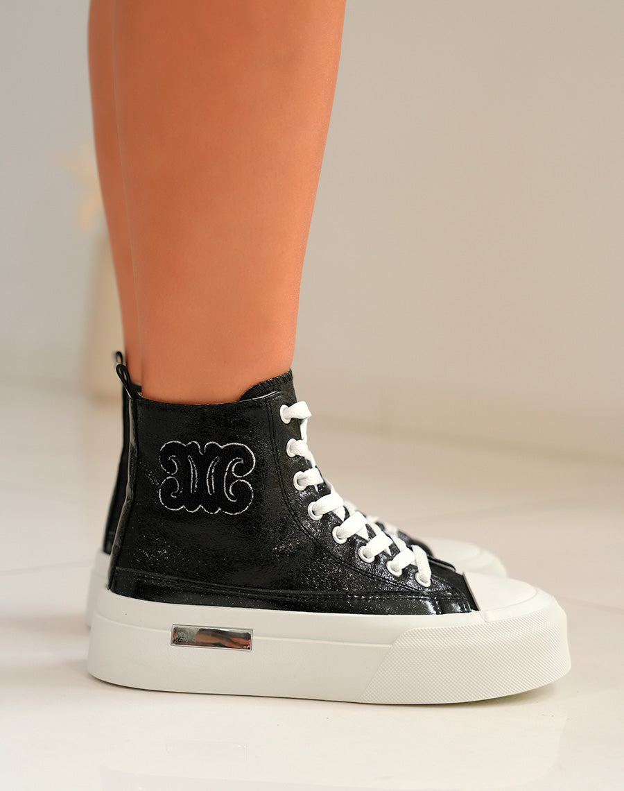 Basket montante femme noire brillante avec logo en tissu