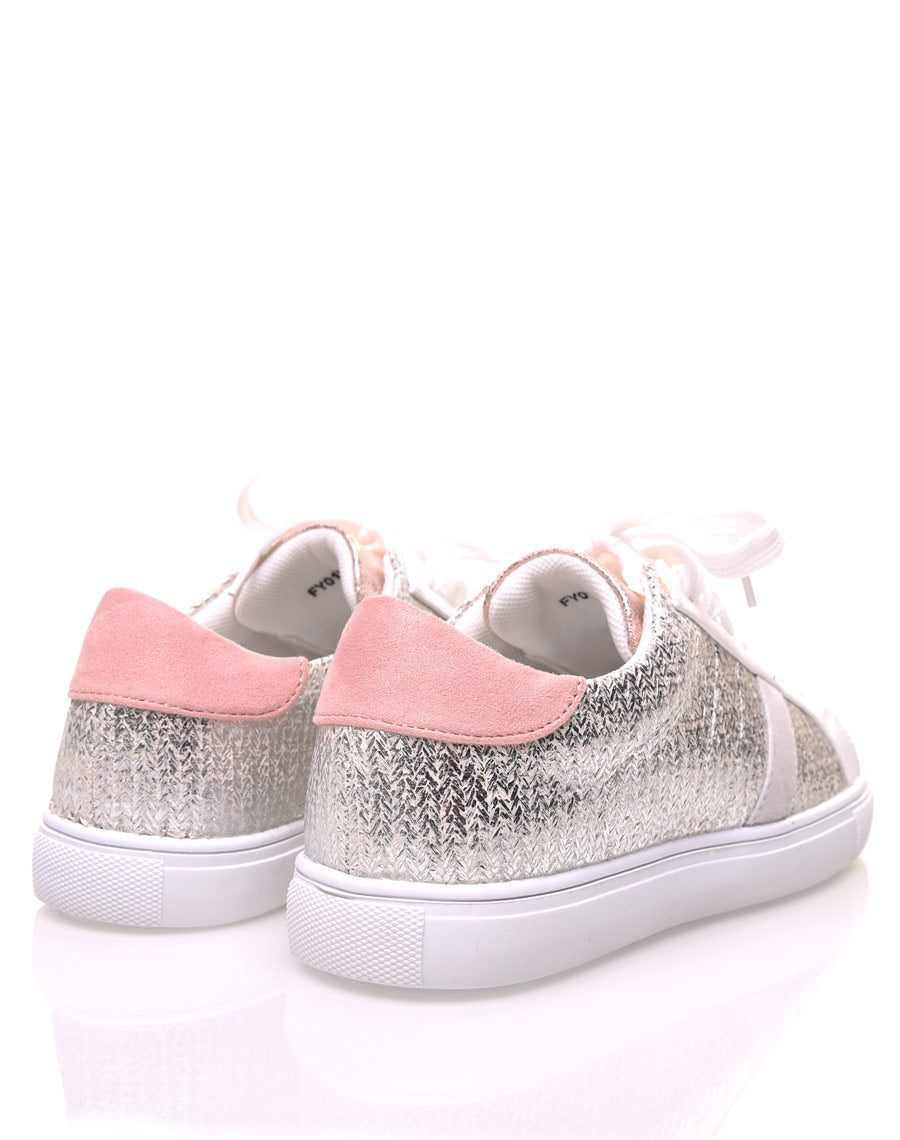 Basket tricolore à lacets roses