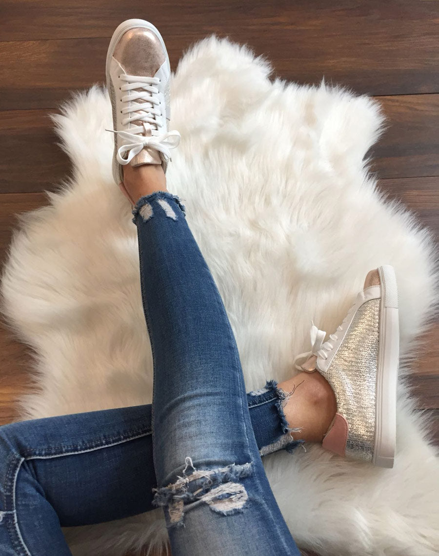 Basket tricolore à lacets roses