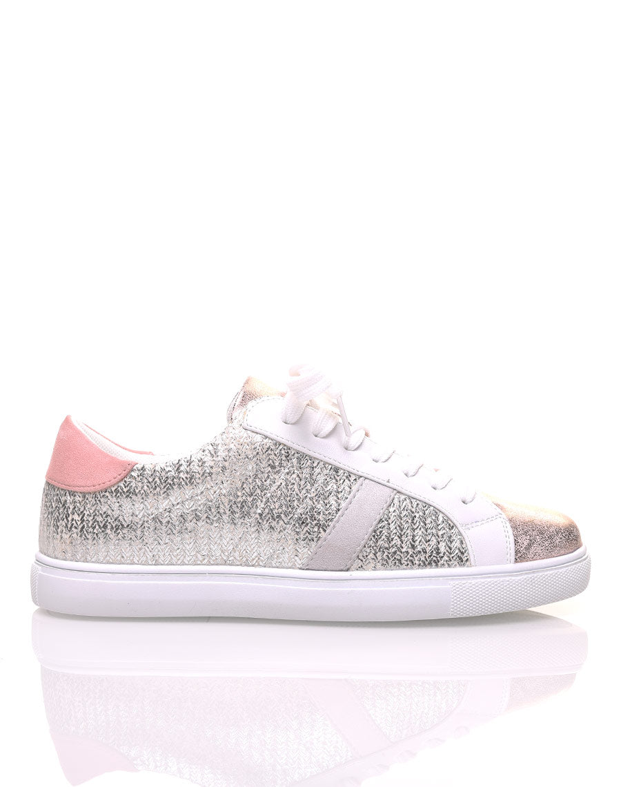 Basket tricolore à lacets roses