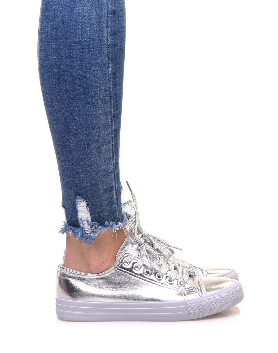 Baskets argentées à lacets brillants