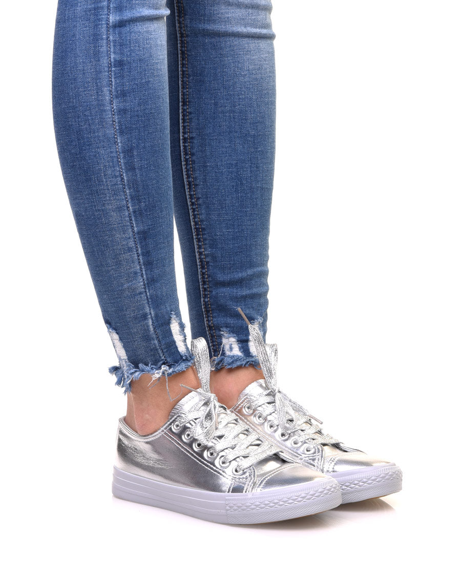 Baskets argentées à lacets brillants