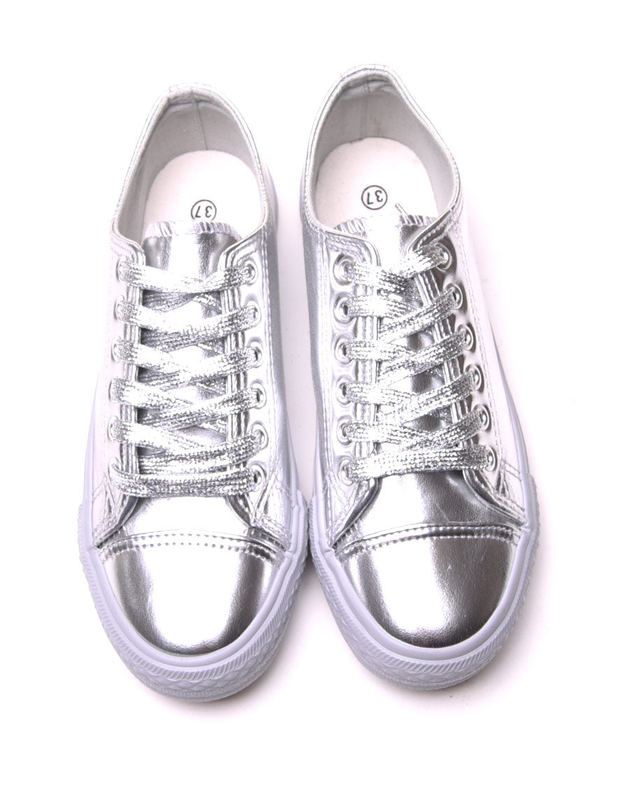Baskets argentées à lacets brillants