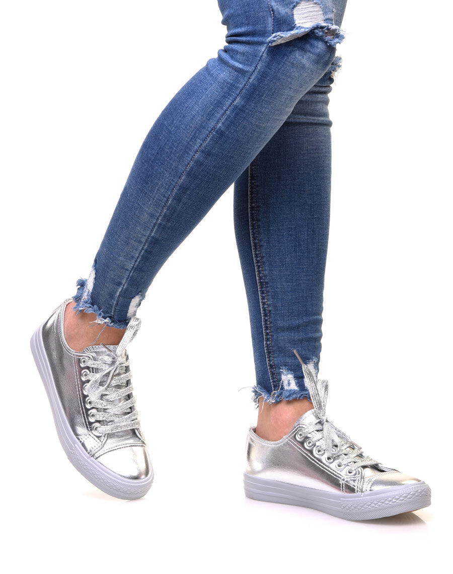 Baskets argentées à lacets brillants