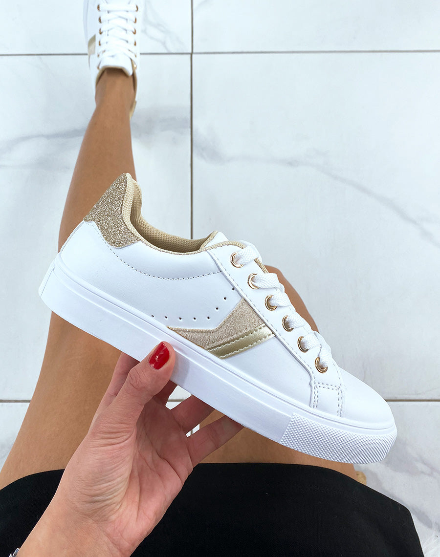 Baskets basses blanches à empiècement arrière pailleté doré
