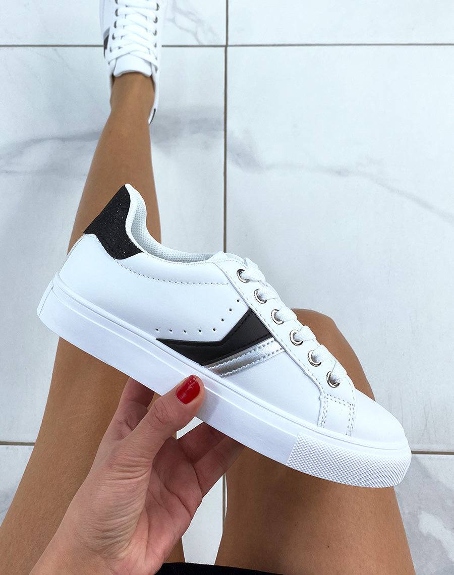 Baskets basses blanches à empiècement arrière pailleté noir