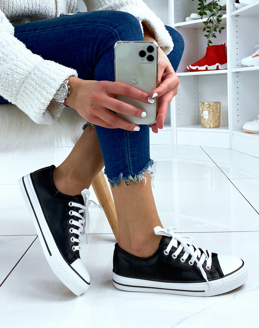 Baskets basses en similicuir noires à lacet