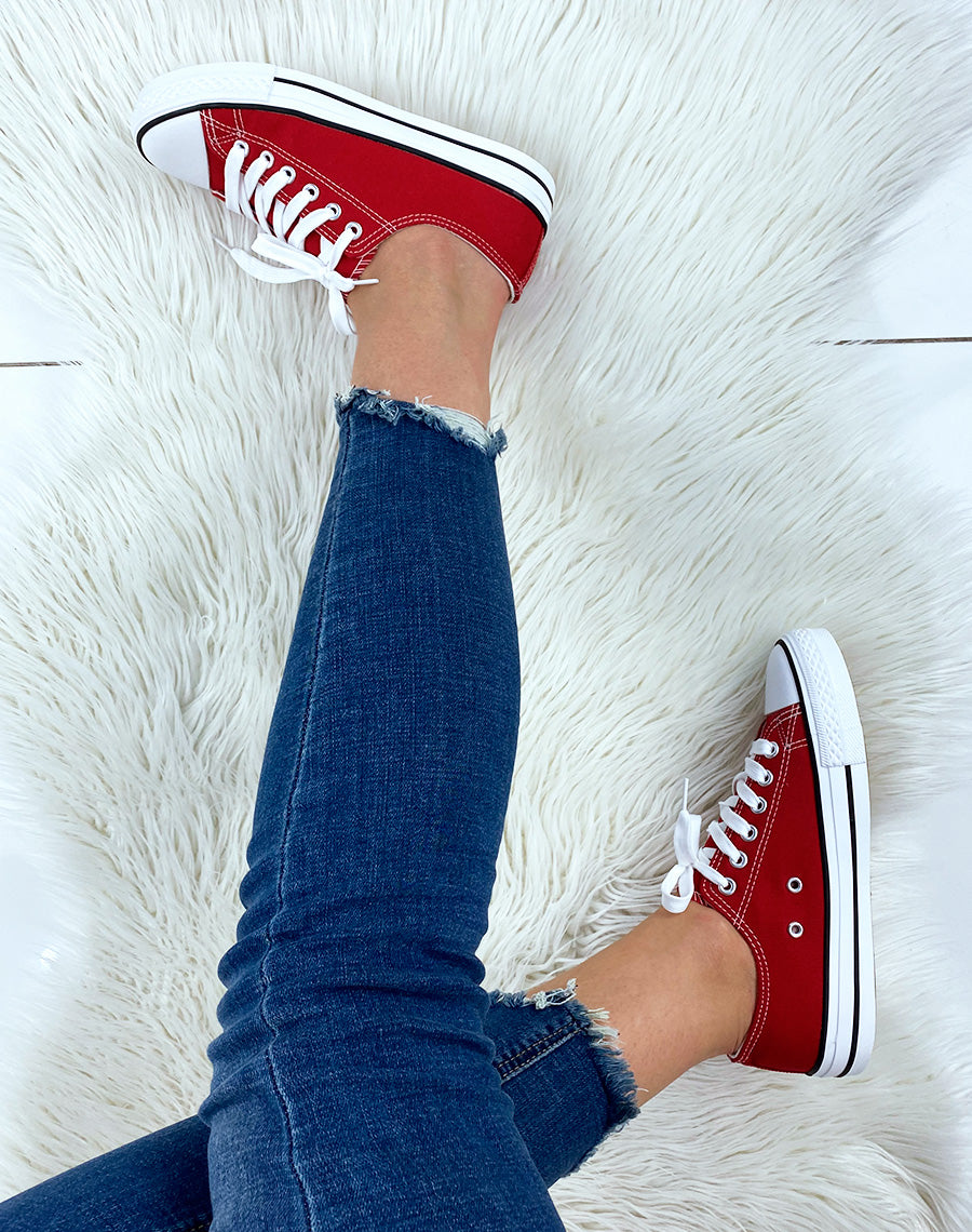 Baskets basses en toile à lacet rouges