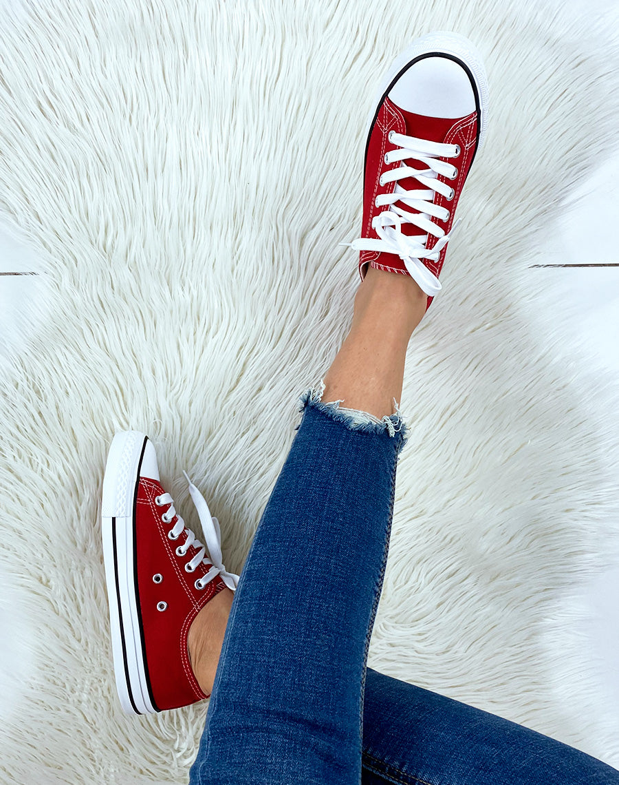 Baskets basses en toile à lacet rouges