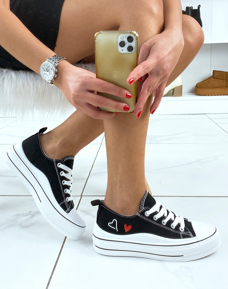 Baskets basses noires avec motifs