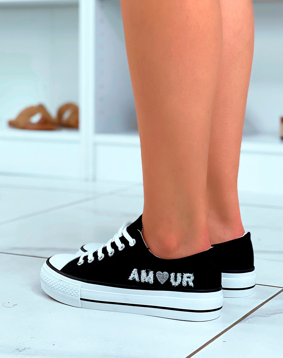Baskets basses noires à inscription en relief