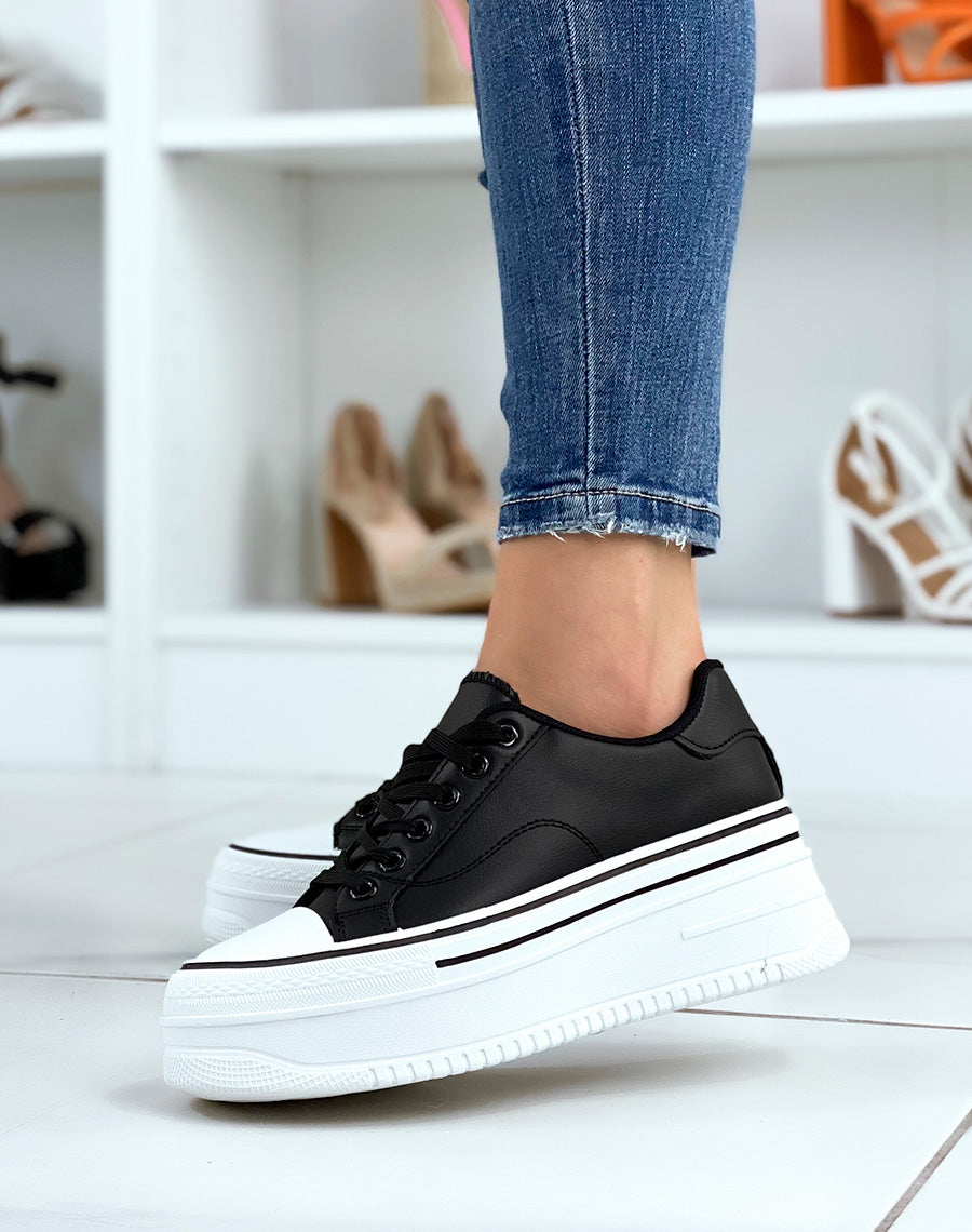Baskets basses noires à semelle épaisse à liserés noirs