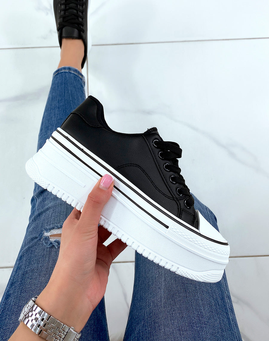 Baskets basses noires à semelle épaisse à liserés noirs