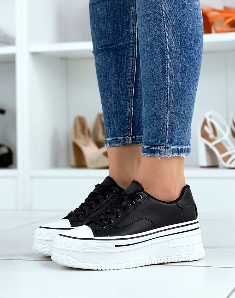 Baskets basses noires à semelle épaisse à liserés noirs