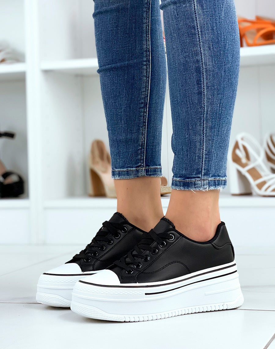 Baskets basses noires à semelle épaisse à liserés noirs