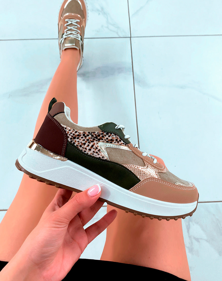Baskets beige à multiples empiècements et détails guépard