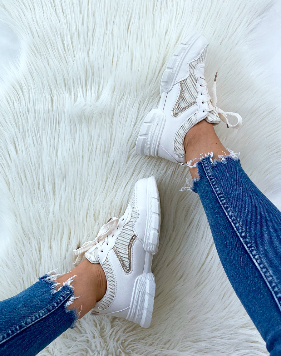 Baskets beiges bi-matières à empiècements dorés