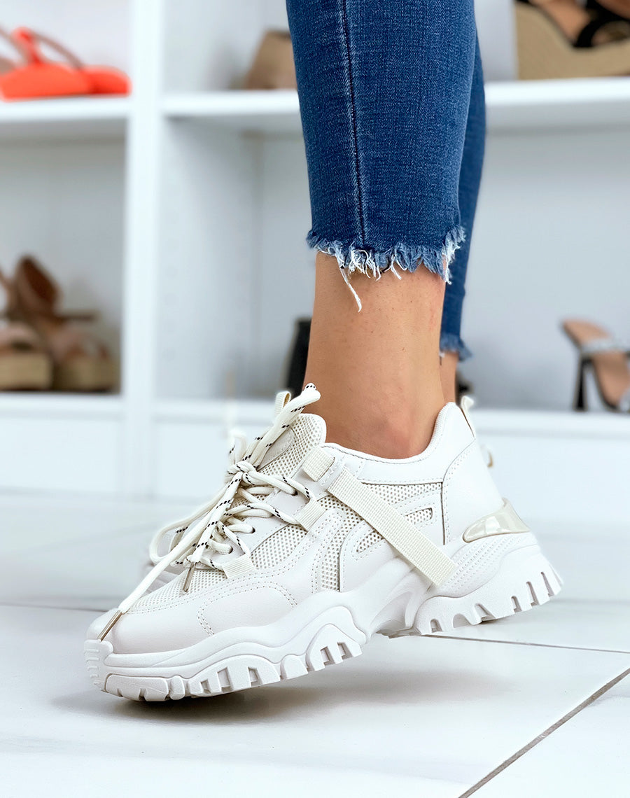 Baskets beiges à double lacets et semelle épaisse