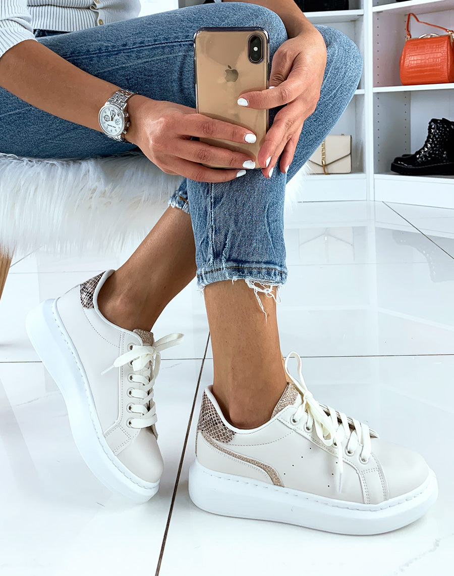Baskets beiges effet python à semelle épaisse