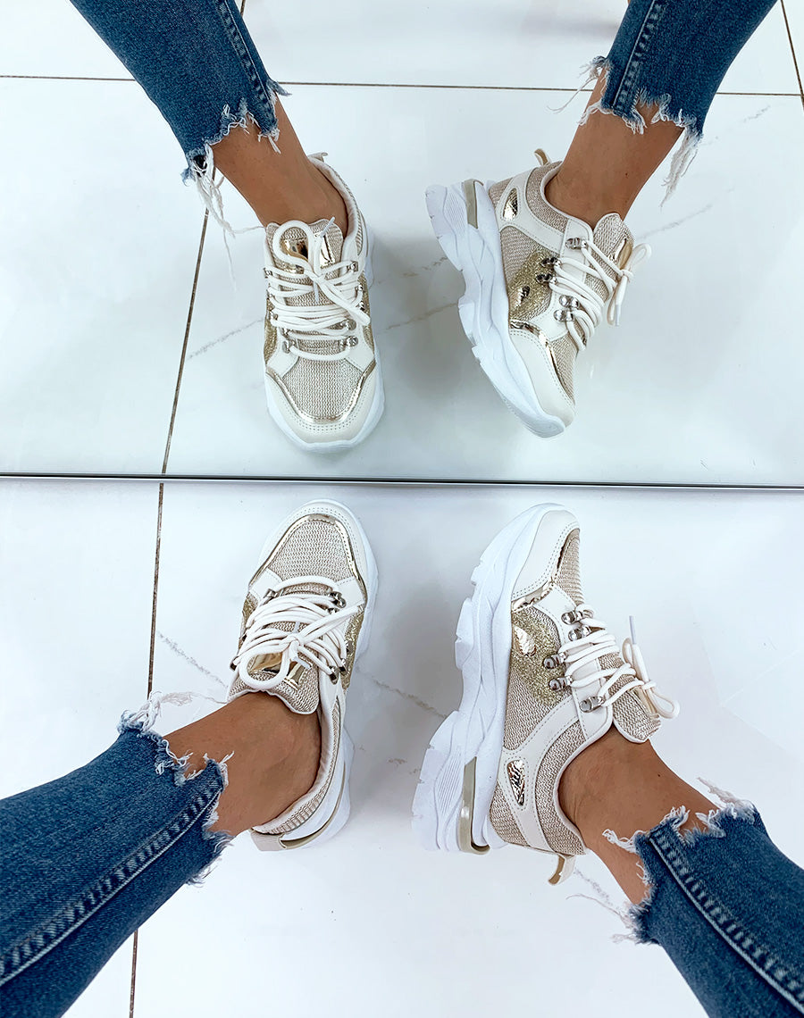 Baskets beiges à empiècement argenté et bande sur talon