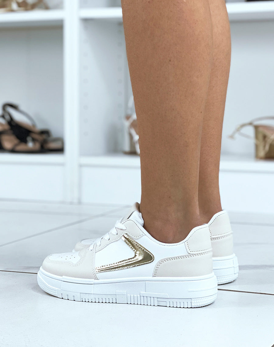 Baskets beiges à empiècement doré