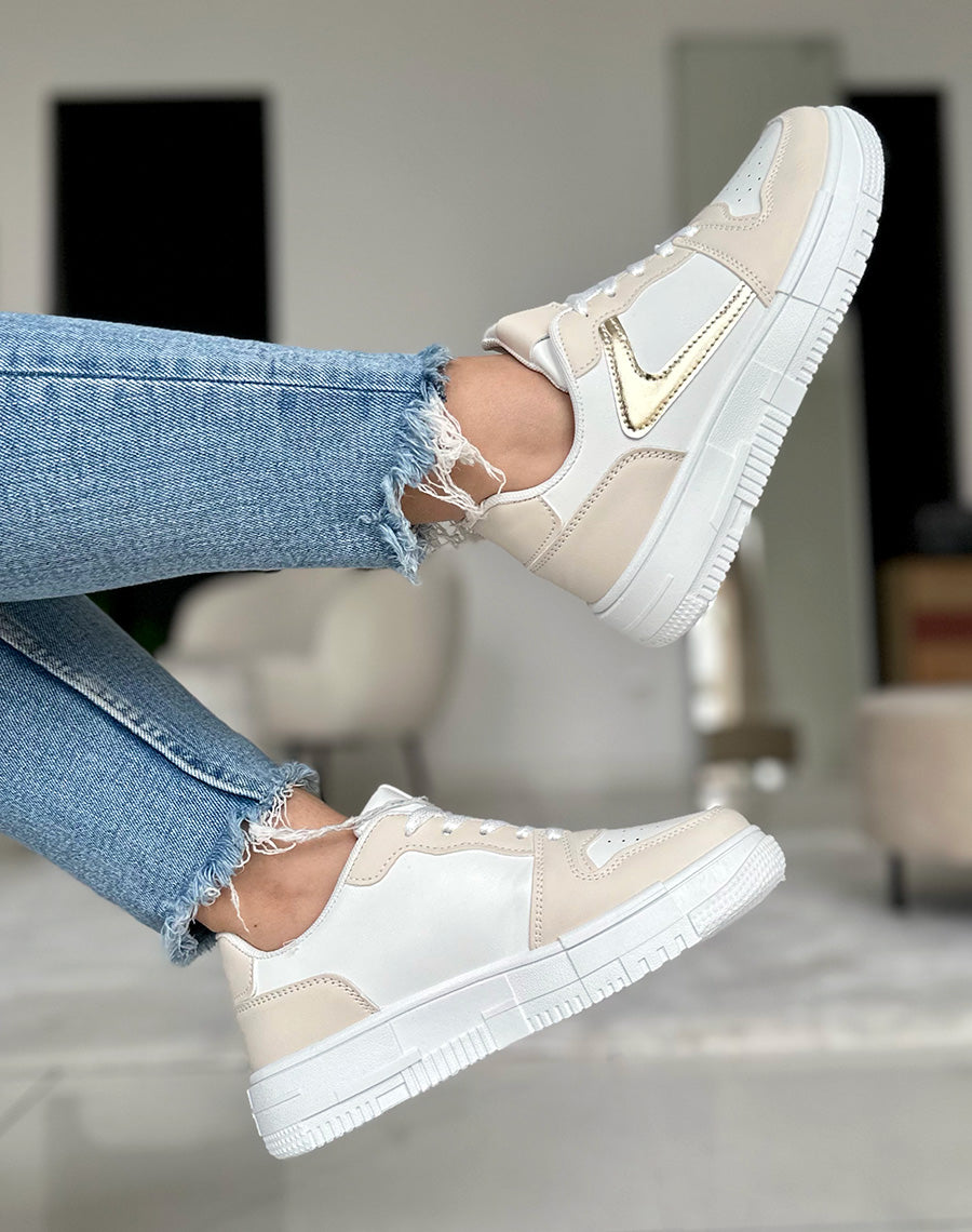 Baskets beiges à empiècement doré