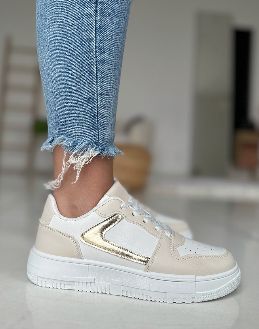 Baskets beiges à empiècement doré