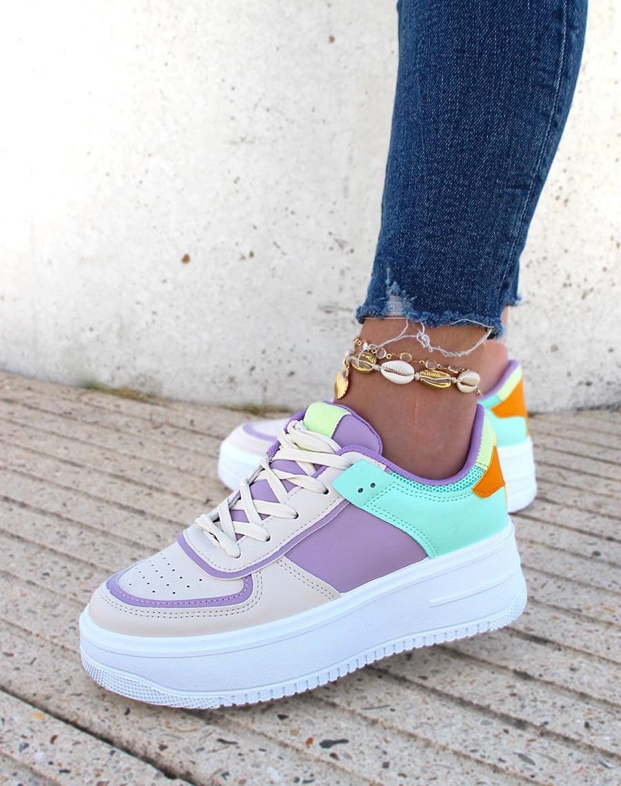 Baskets beiges à empiècements aux couleurs pastel