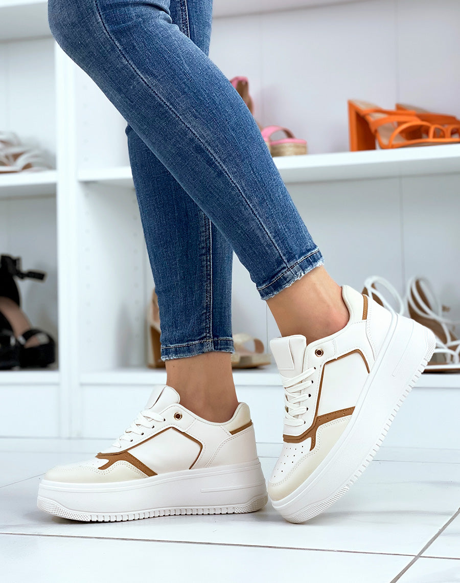 Baskets beiges à empiècements camel et beige