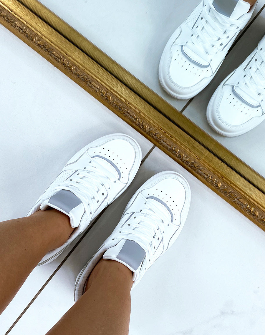 Baskets beiges à empiècements gris