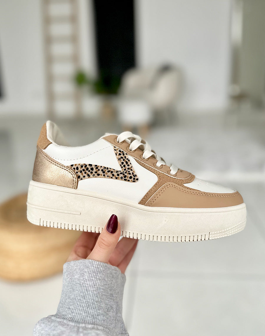 Baskets beiges et blanches avec motifs léopard et empiècement en suédine