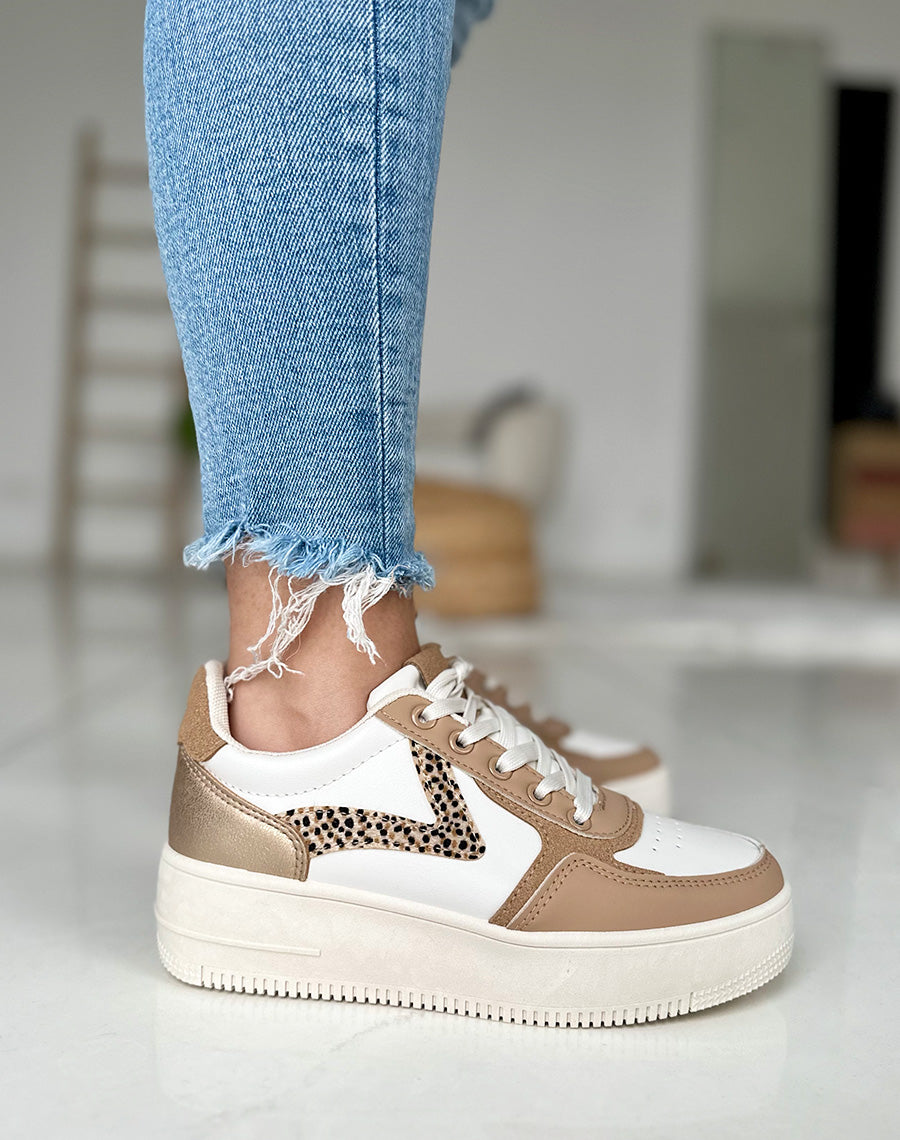 Baskets beiges et blanches avec motifs léopard et empiècement en suédine