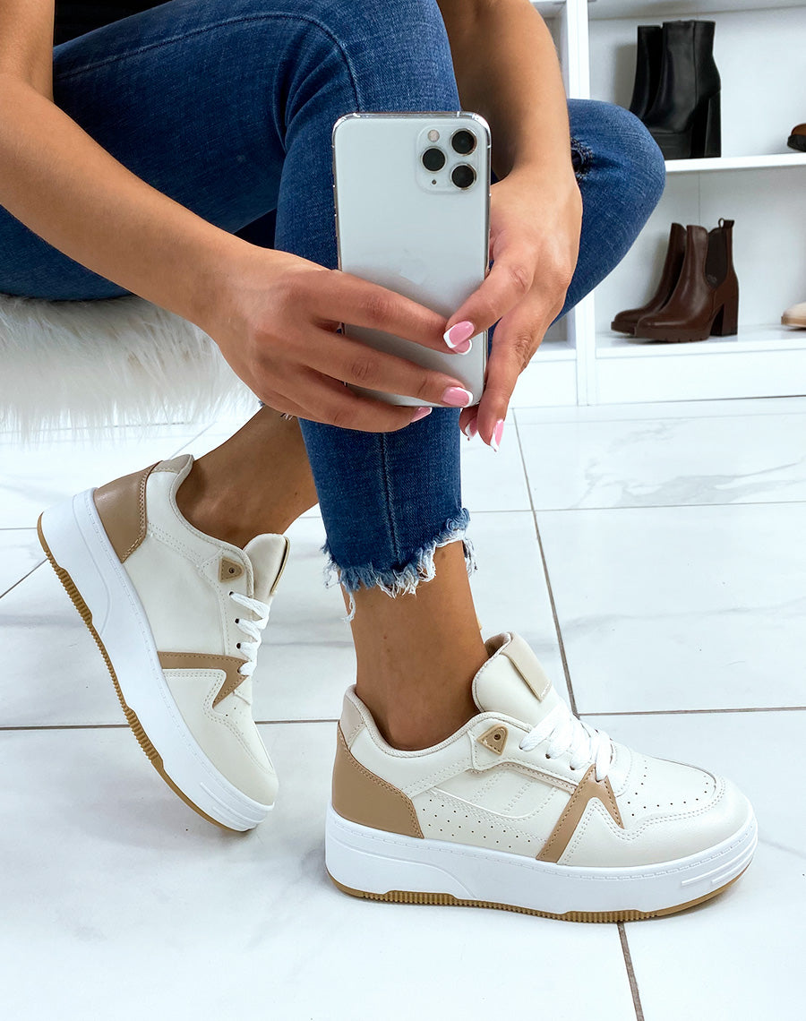 Baskets beiges et camel à plateforme