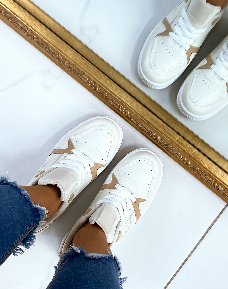 Baskets beiges et camel à plateforme