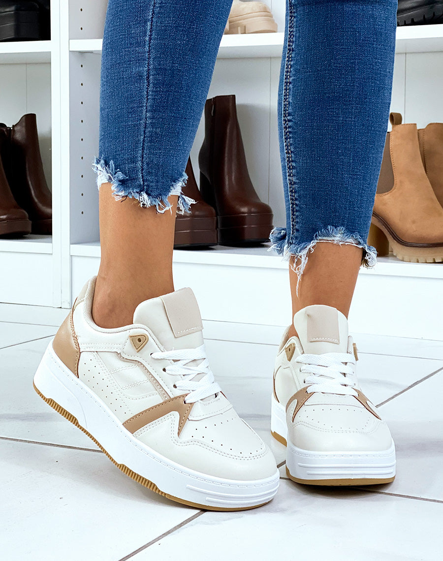 Baskets beiges et camel à plateforme