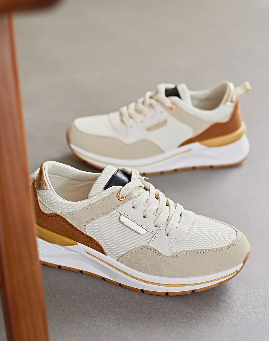 Baskets beiges et marrons à multiples empiècements